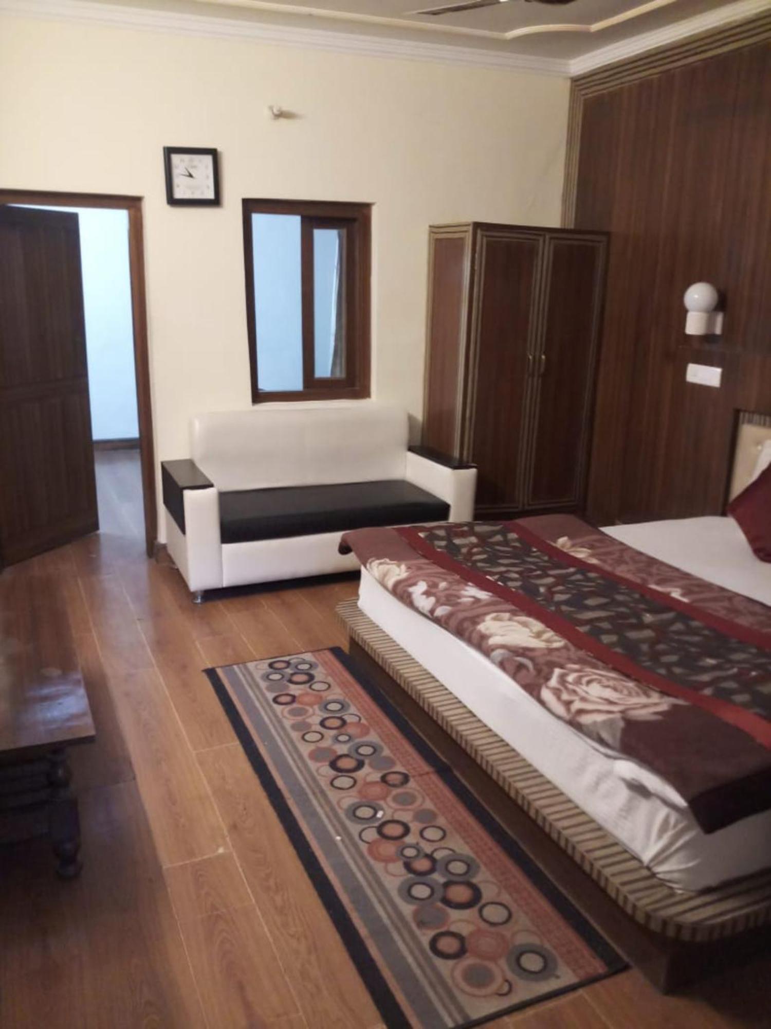 Goroomgo Moon Nainital Near Naini Lake - Parking & Lift Facilities -Hygiene And Spacious Room - Best Seller Zewnętrze zdjęcie