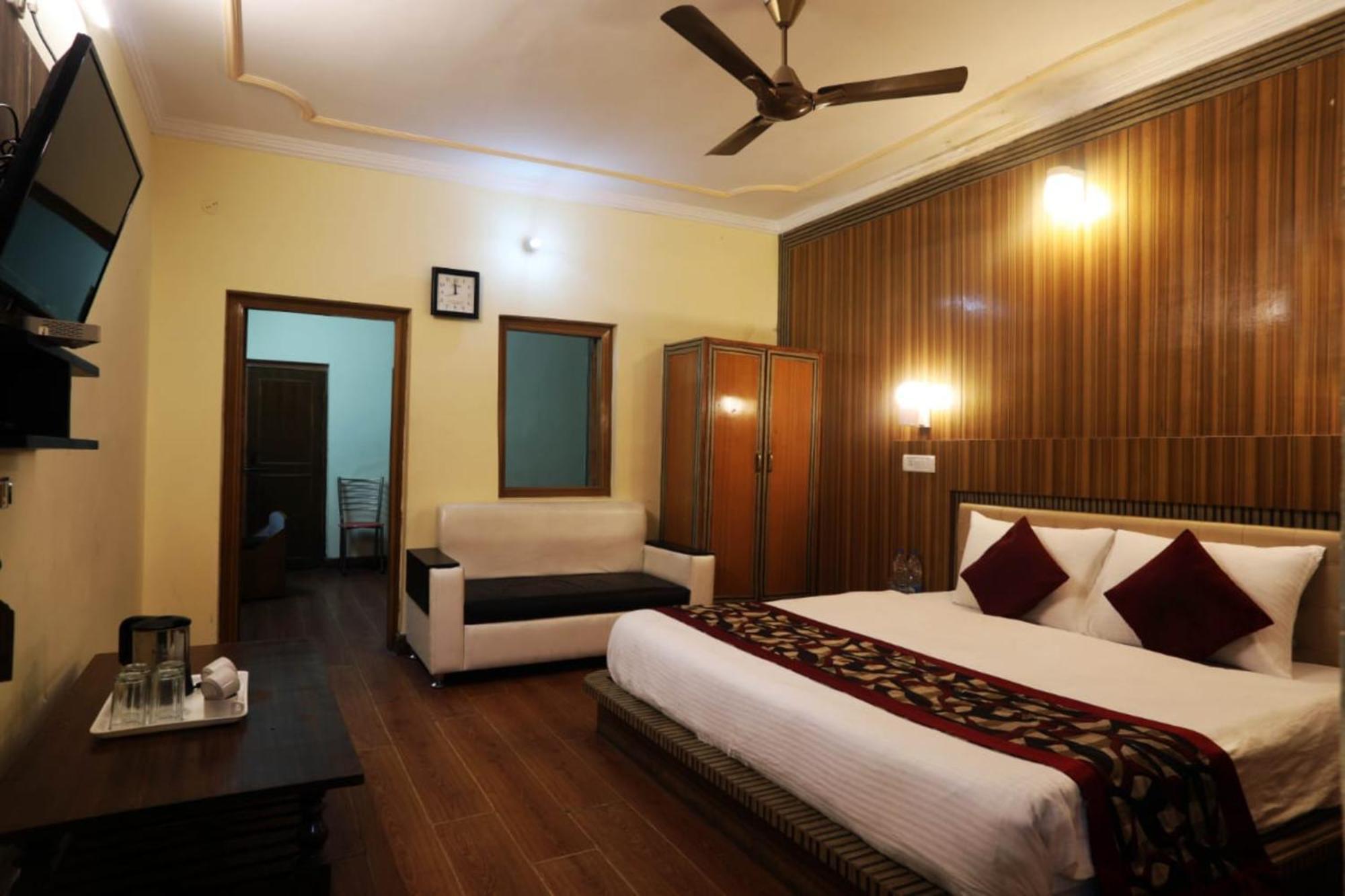 Goroomgo Moon Nainital Near Naini Lake - Parking & Lift Facilities -Hygiene And Spacious Room - Best Seller Zewnętrze zdjęcie