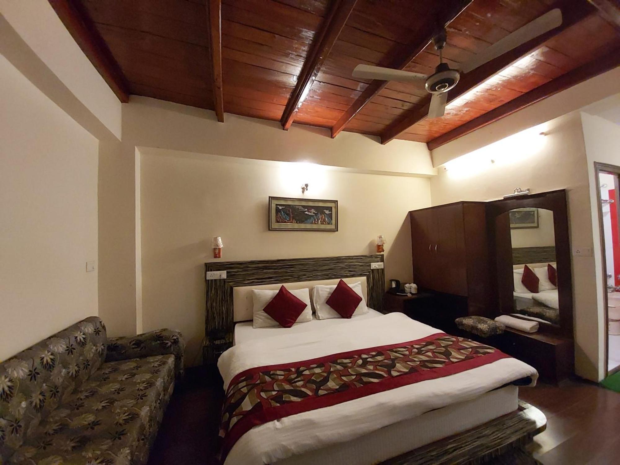 Goroomgo Moon Nainital Near Naini Lake - Parking & Lift Facilities -Hygiene And Spacious Room - Best Seller Zewnętrze zdjęcie
