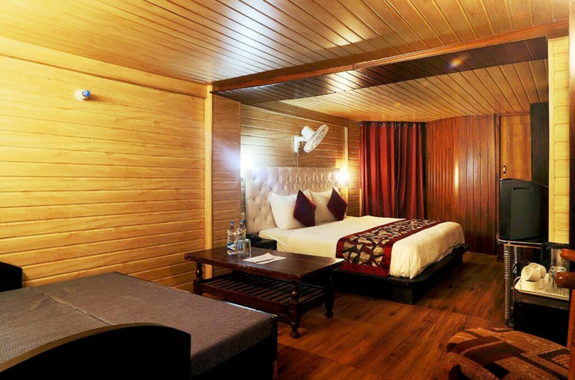 Goroomgo Moon Nainital Near Naini Lake - Parking & Lift Facilities -Hygiene And Spacious Room - Best Seller Zewnętrze zdjęcie