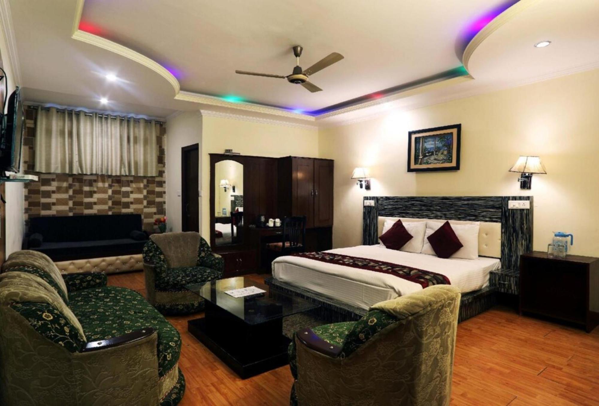 Goroomgo Moon Nainital Near Naini Lake - Parking & Lift Facilities -Hygiene And Spacious Room - Best Seller Zewnętrze zdjęcie