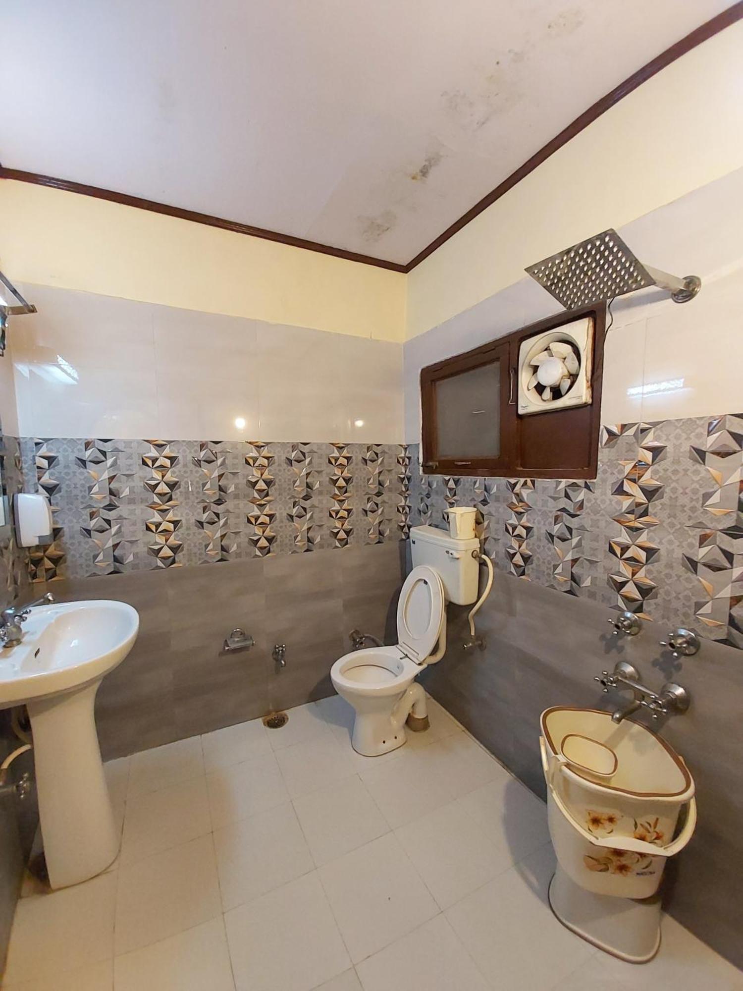 Goroomgo Moon Nainital Near Naini Lake - Parking & Lift Facilities -Hygiene And Spacious Room - Best Seller Zewnętrze zdjęcie