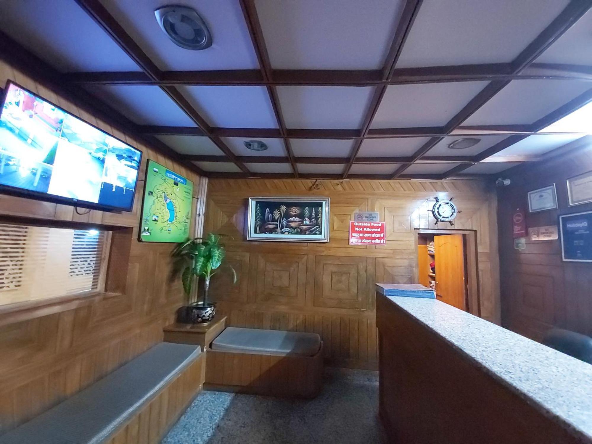 Goroomgo Moon Nainital Near Naini Lake - Parking & Lift Facilities -Hygiene And Spacious Room - Best Seller Zewnętrze zdjęcie